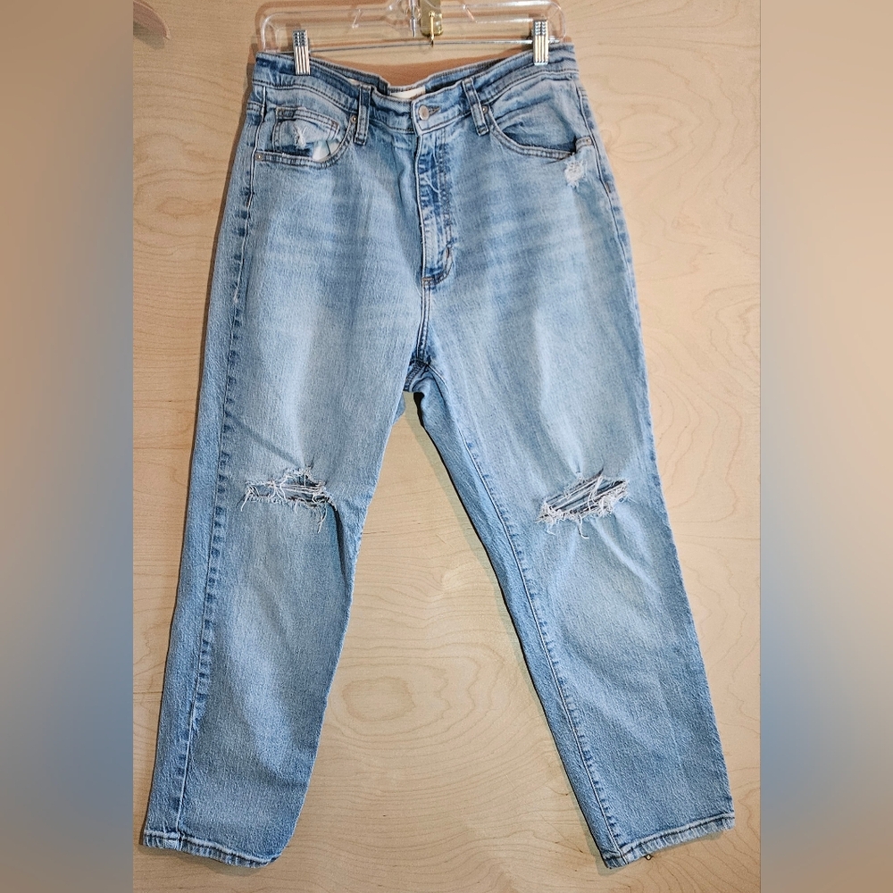 Womens Universal Thread Light Blue Distressed High Rise Jeans Tapered Style